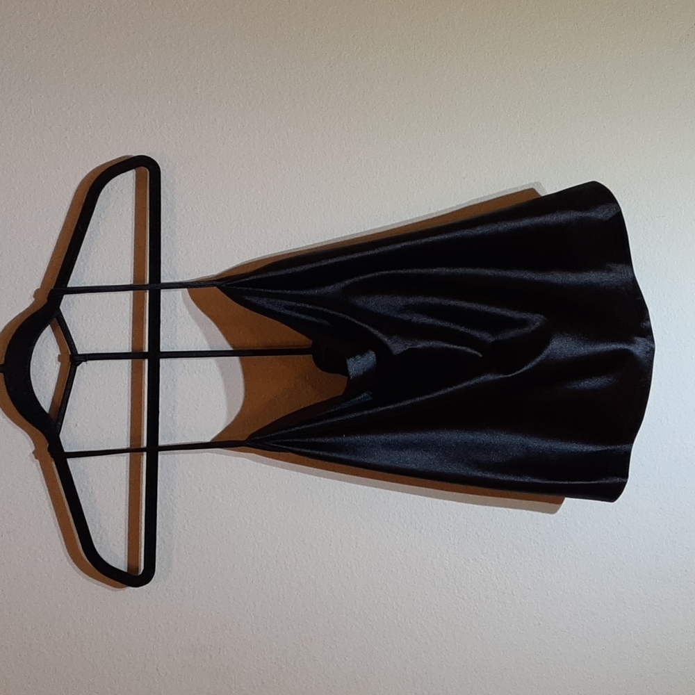 Black silky crop top-Size XL